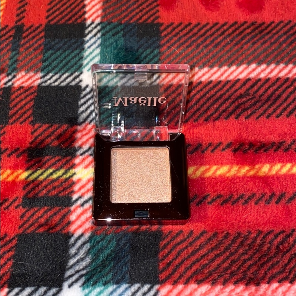 Eyeshadow - Picture 3 of 3